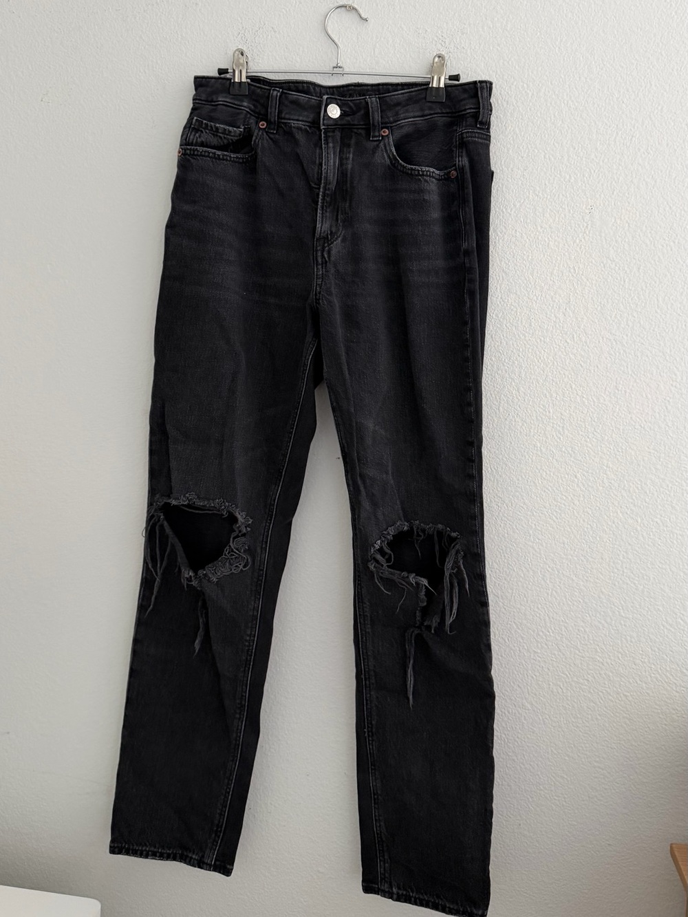 American Eagle Outfitters Black Distressed Straight-Leg Jeans